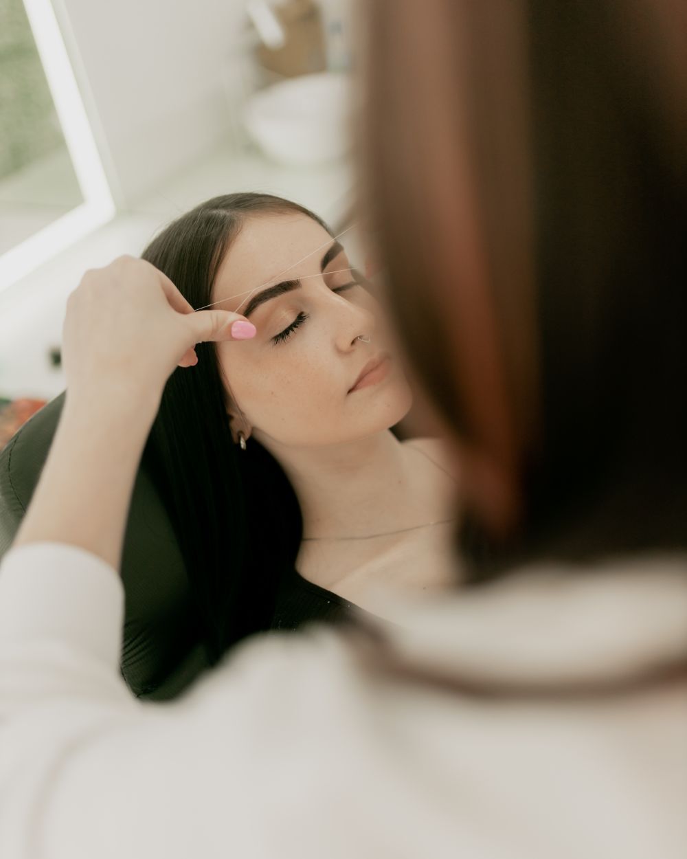 Naty Silva, designer de sobrancelhas e cílios